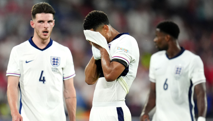 Inglaterra frustrada com o empate com a Eslovénia, mas continua a liderar o grupo